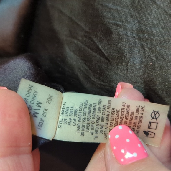 Elie Tahari 100% Silk Top Women's Size Medium Black Embroidered Y2k - Picture 7 of 11